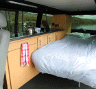 Doppelbett im Fahrzeug