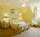 Schlafzimmer mit Doppelbett