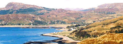 Blick auf Glenel mit Cottages im Hintergrund