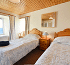 Schlafzimmer mit 2 Einzelbetten