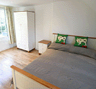 Schlafzimmer mit Doppelbett