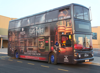 Transfer zum Studio mit Harry Potter Bus